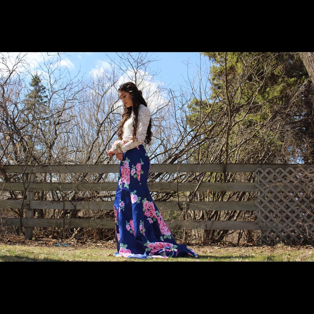 PROM DRESS - SIZE 2/4 - FLORAL 2 PIECE